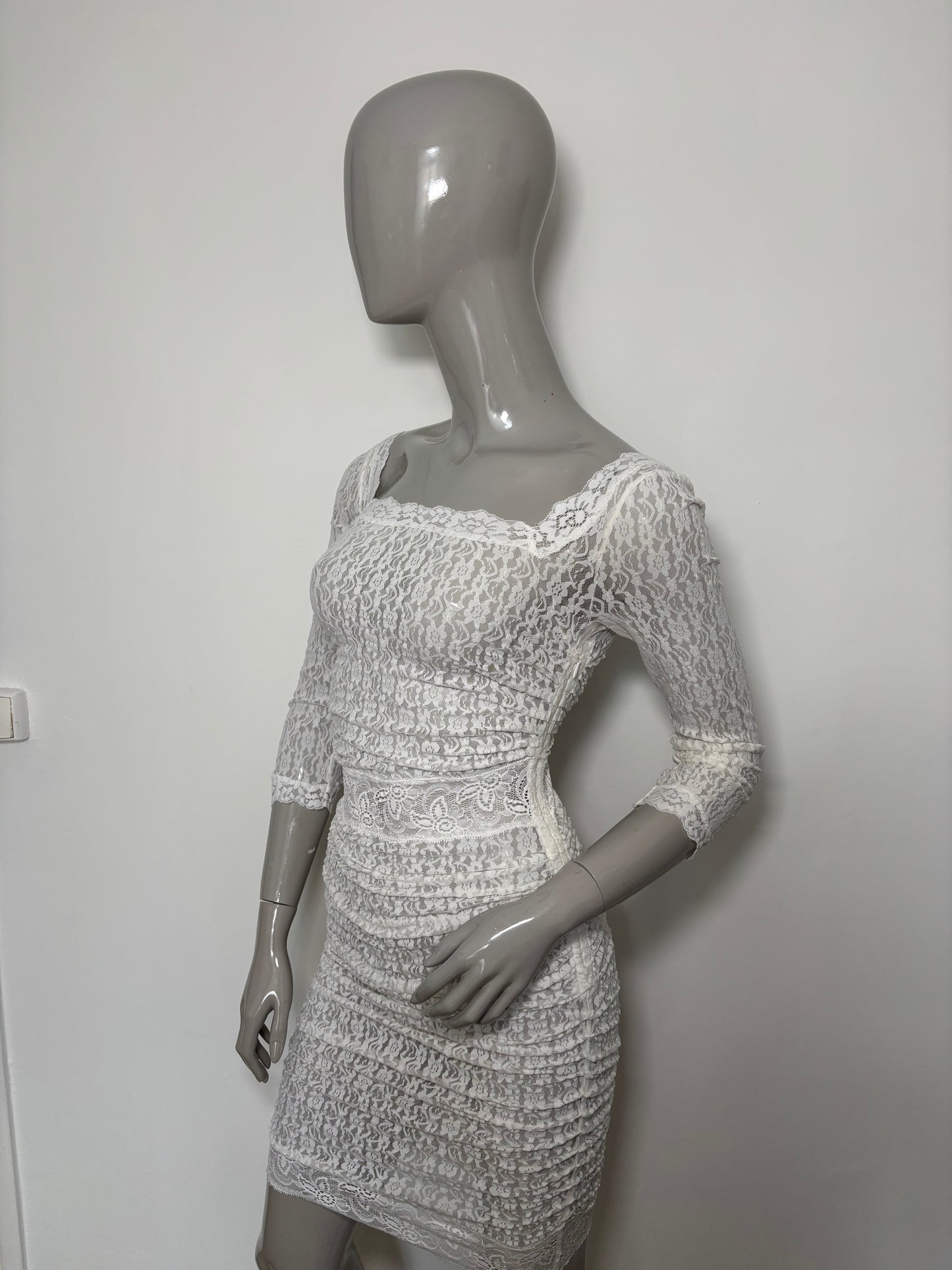 Dolce & Gabbana SS2006 – White Lace Midi Dress